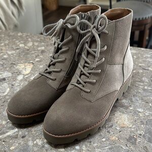 Vionic Larson Taupe Lace-Up Ankle Boots